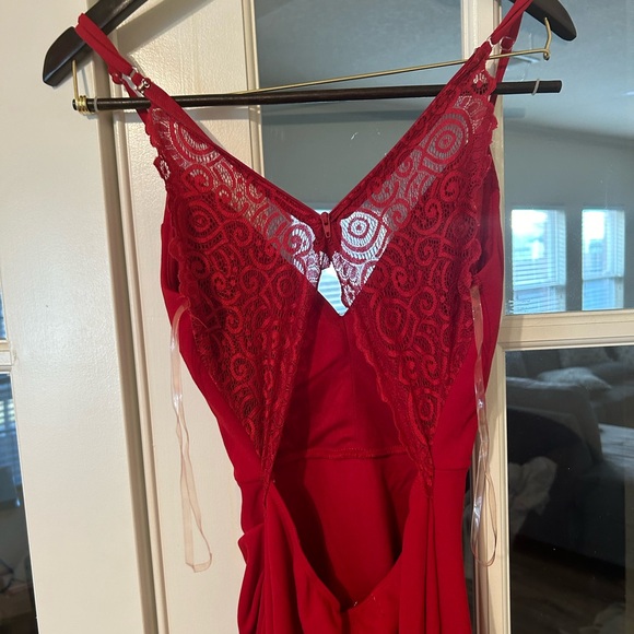 Women’s red formal dress size medium spaghetti strap high slit Emerald Sundae. - Picture 2 of 10